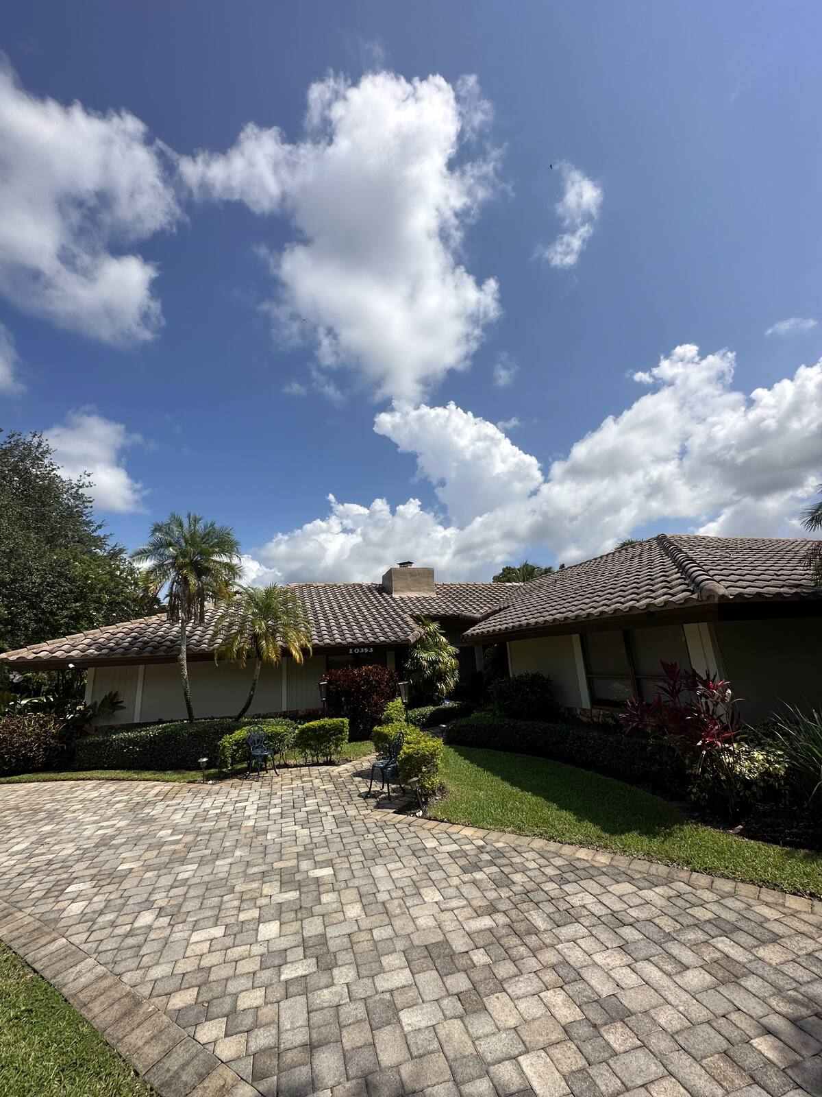 Clean paver driveway in South Florida