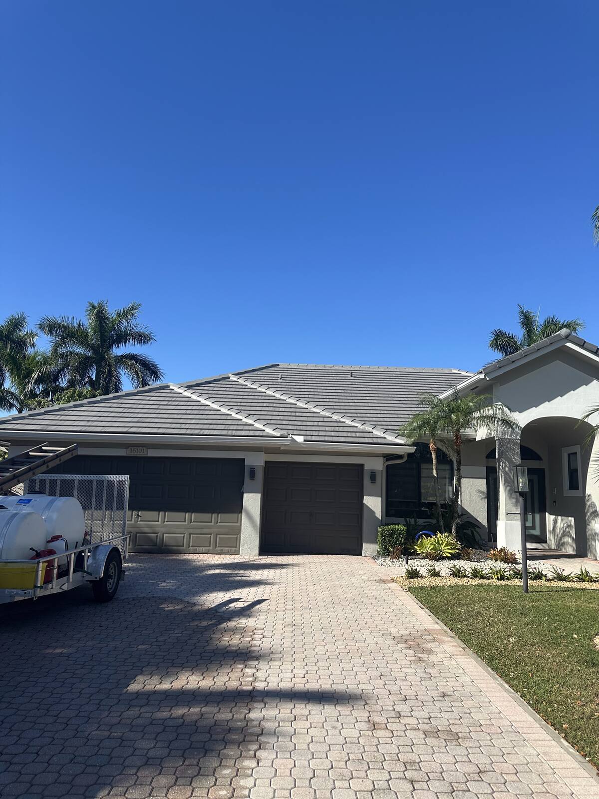 Freshly washed house and driveway in South Florida