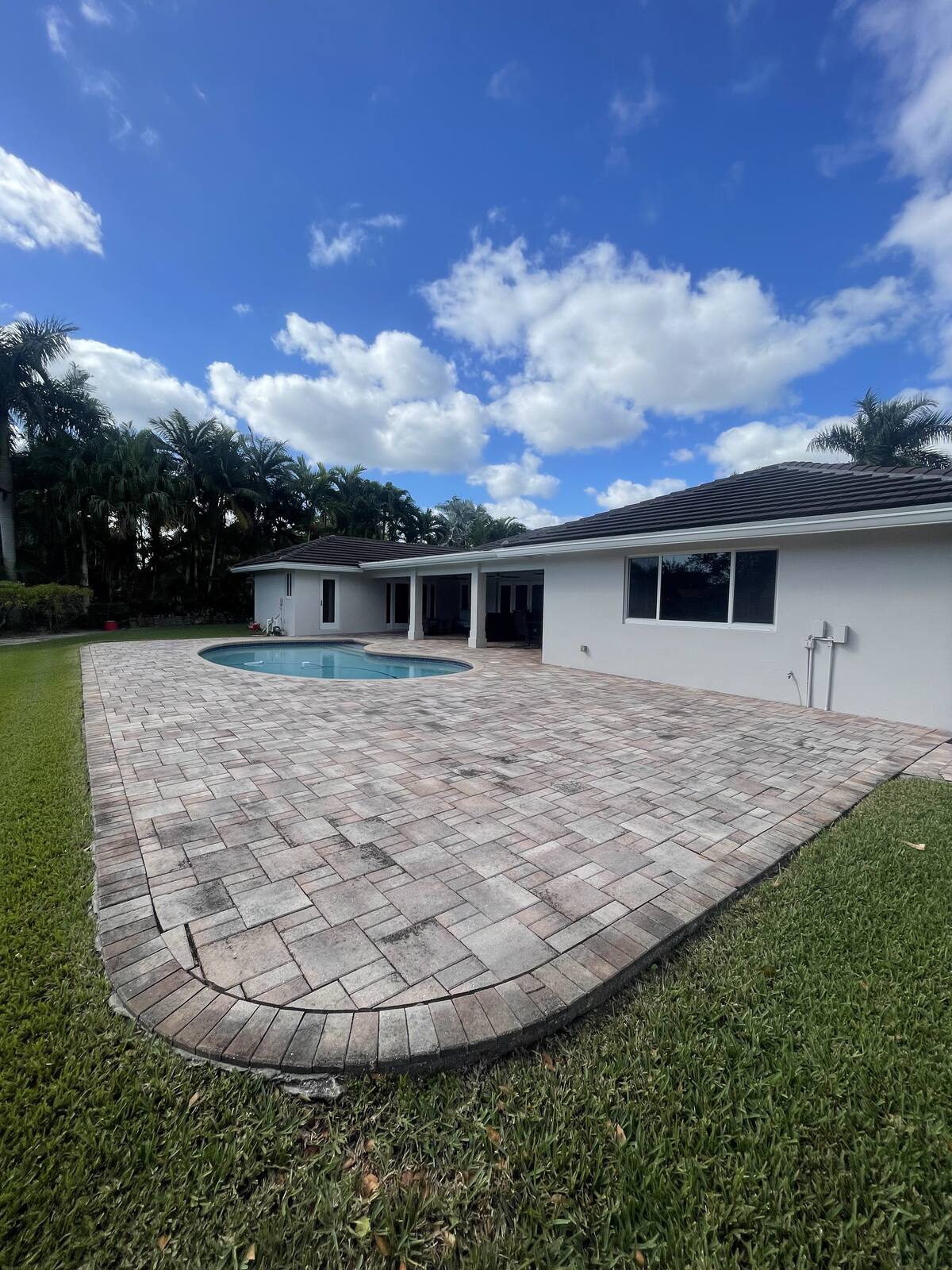 Grimy paver pool deck in South Florida — before